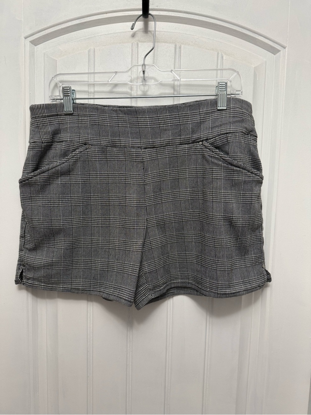 INC Women's HIGH RISE SHORTS Black Gray  Plaid W Pockets SIZE 12 (56-5)